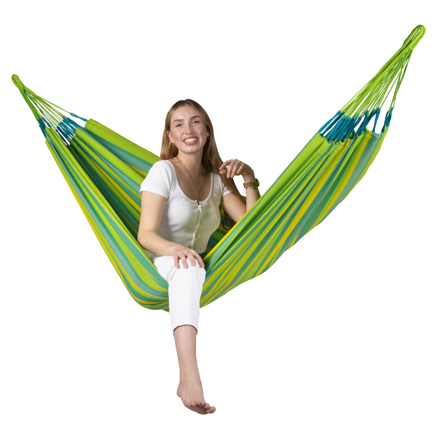 Single weatherproof outdoor hammock